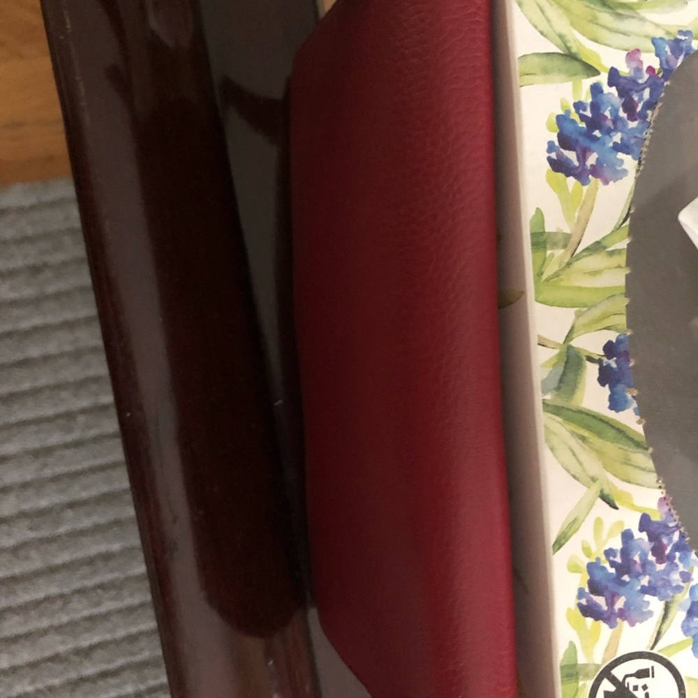 Kenneth Cole deep red wristlet measures 4x8 - Picture 6 of 9